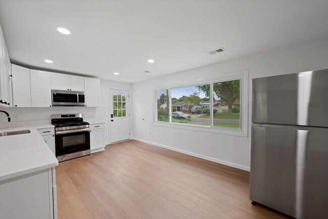 Foto del edificio - 652 Cunningham Rd
