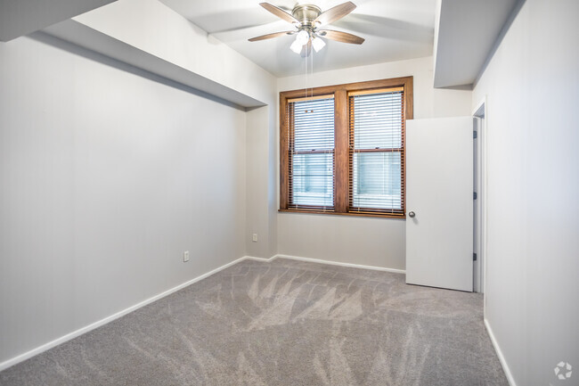 2BR, 2BA - B3LAT - 1st Bedroom - Court Square