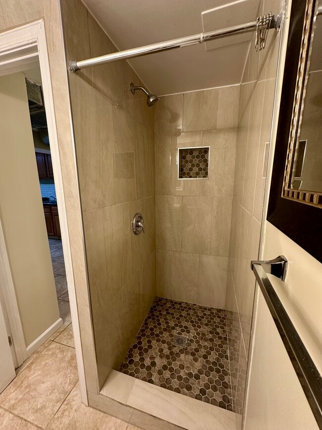 Stand Up Shower - 8500 Magnolia Dr