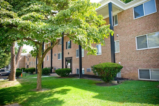 Building Photo - Green Forest Apartments