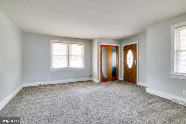 Building Photo - 505 Hazel Ave