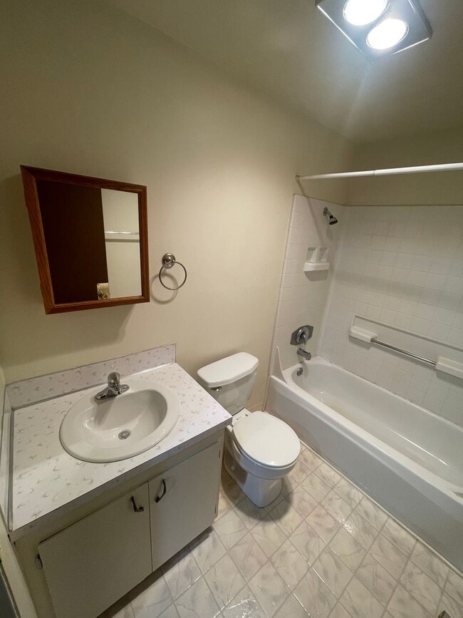 Foto del edificio - Large 2 Bedroom over looking the Golf Course!