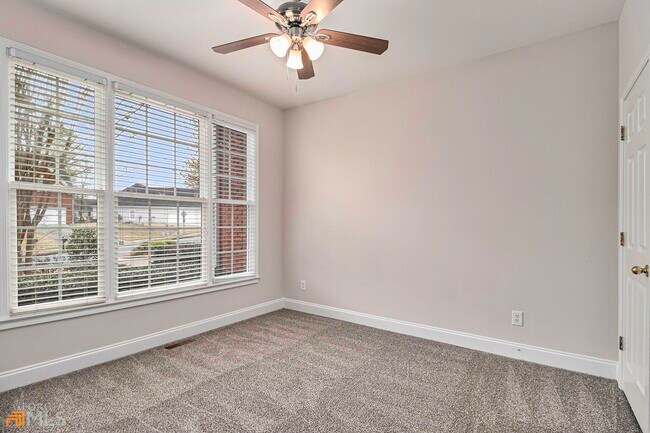 Foto del edificio - 592 Kenion Forest Way
