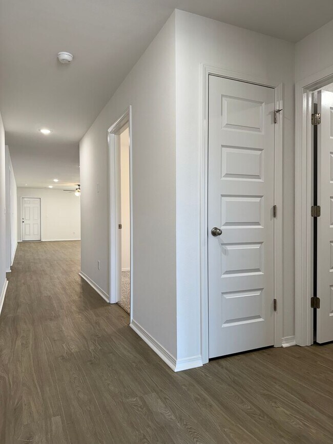 Building Photo - 245 Bighorn Trl