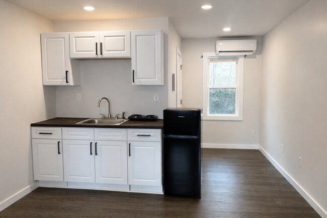 Foto del edificio - 671 E Court St