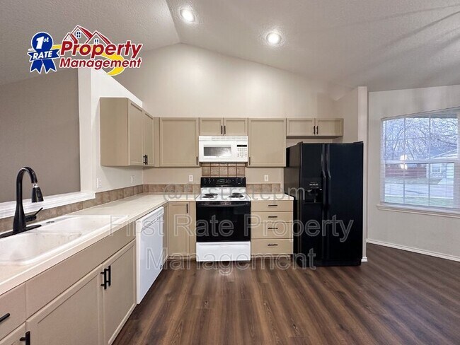 Building Photo - 16470 N Elderberry Cir