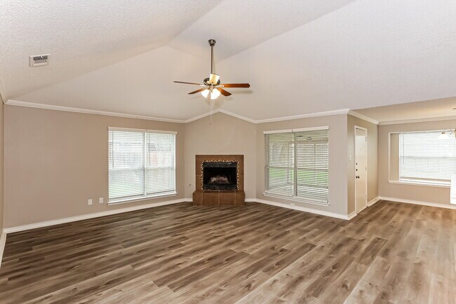 Foto del edificio - 4979 Garden Grove Ct