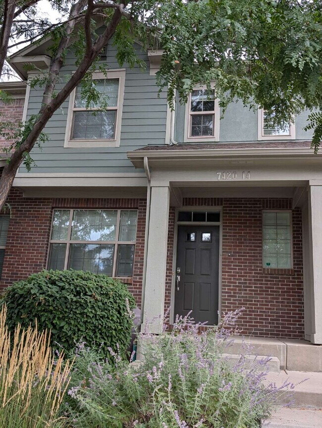 Foto del edificio - Great Lowry Townhome!
