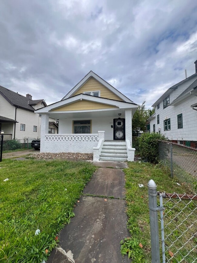 Building Photo - Charming 4-Bedroom Single-Family Home in C...