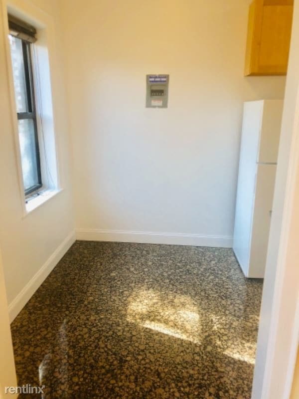 Building Photo - 1 br, 1 bath Apartment - 119 Carpenter Ave