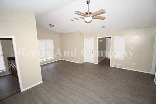 Foto del edificio - 4178 Brighton Dr