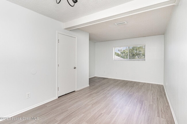 Building Photo - 204 Seminole Ave W