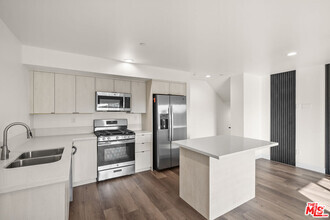 Building Photo - 2527 Hauser Blvd