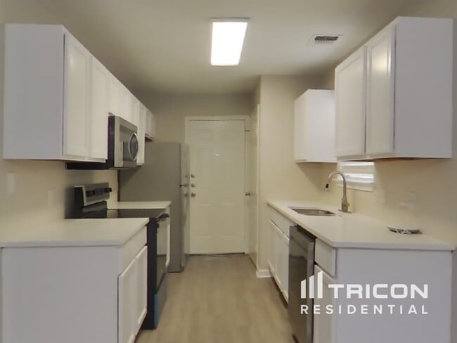 Building Photo - 9722 Spruce Ridge Dr