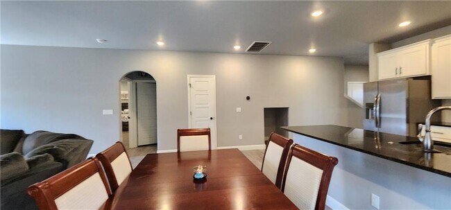 Building Photo - 2041 Tallgrass Ter