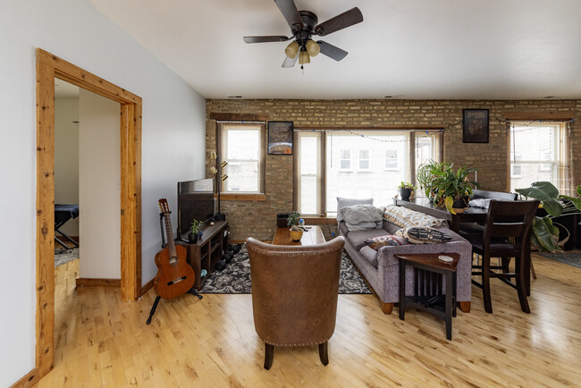 Foto del edificio - 1622 W Columbia Ave