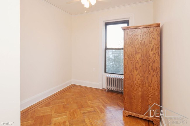 Building Photo - 2 br, 1 bath  - 487 4th St Apt 3