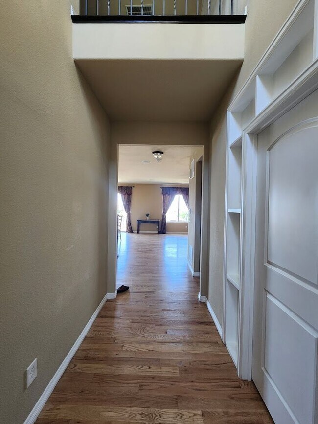 Foto del edificio - Long Realty & Property Management - One of...