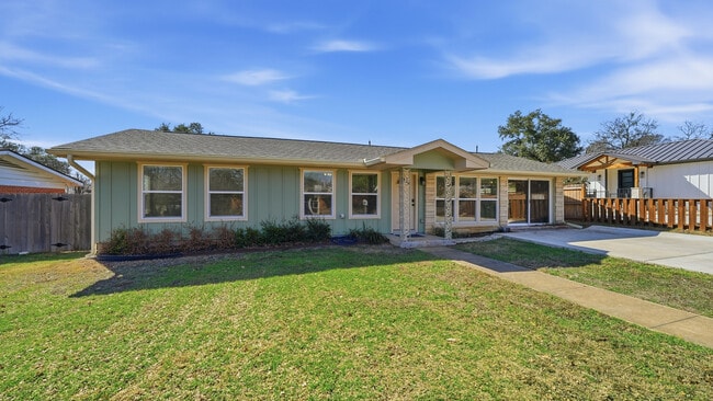 Building Photo - 1409 Highland Dr