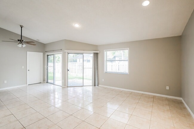Building Photo - 9845 NW 9th Ct