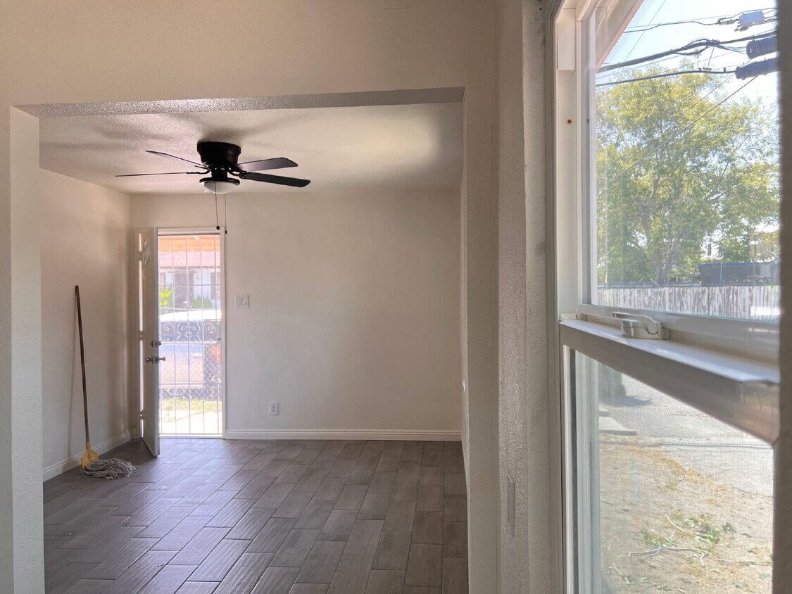 Foto principal - Newly renovated 2br 1bath near the 215
