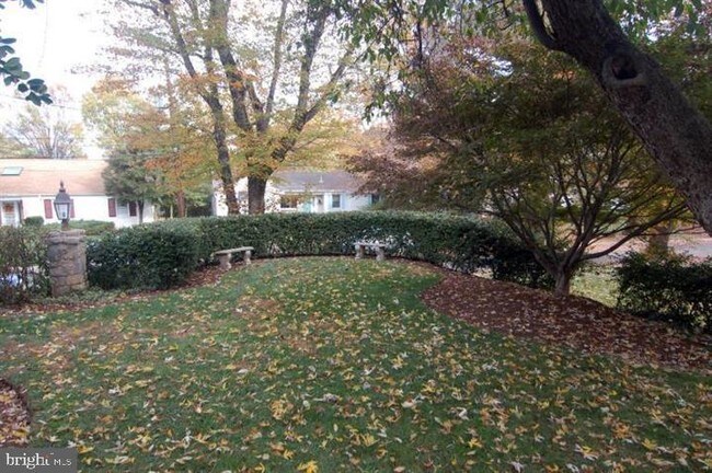 Foto del edificio - 5602 McLean Dr