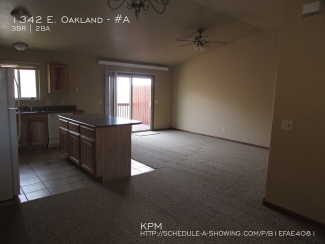 Building Photo - 1342 E Oakland St