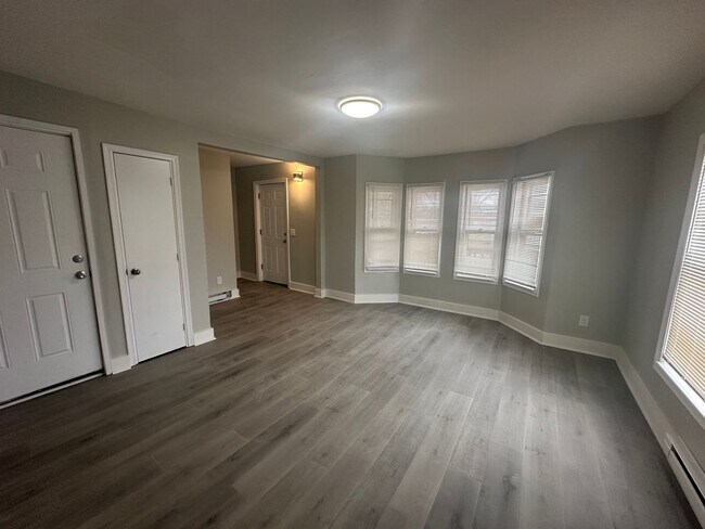 Building Photo - Renovated 4 Bedroom and 1.5 Bath