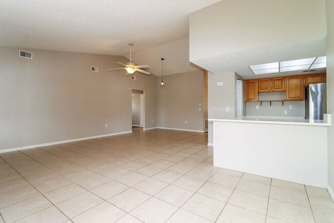 Foto del edificio - 7618 Summertree Ln