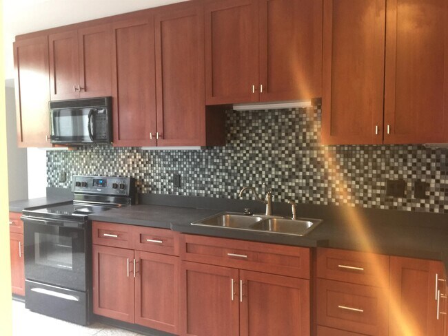 Building Photo - 366 Central St