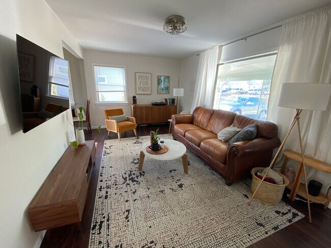 Foto del edificio - 3 Bedroom Single Family Home in Denver