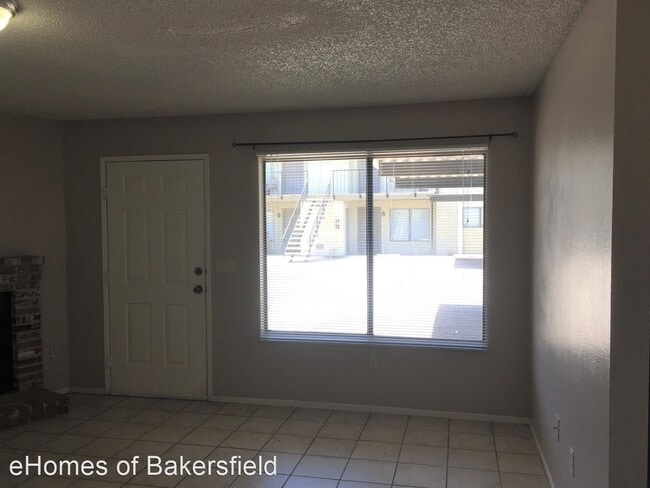 Building Photo - 6004 Hill Dale Ct