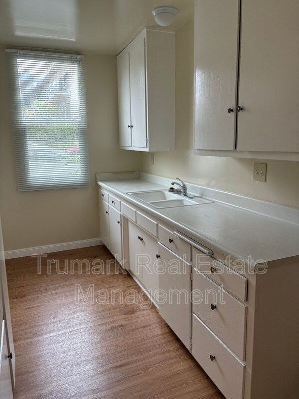 Foto del edificio - 3830 Orangedale Ave