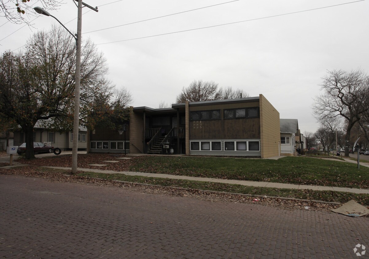 Primary Photo - 875-885 25th St
