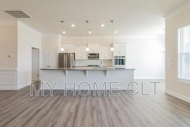 Foto del edificio - 4446 Streamside Rd