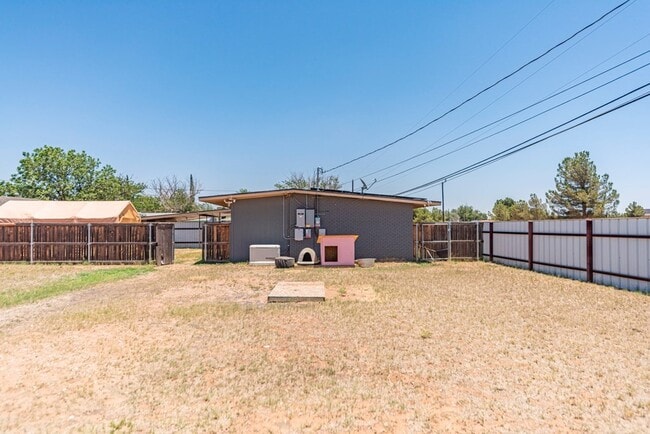 Building Photo - 2901 Nabors Ln