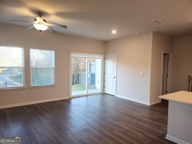 Foto del edificio - 65 Cedar Ln