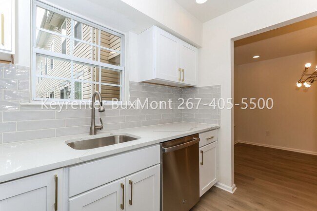 Building Photo - Updated Patriots Ridge Townhome