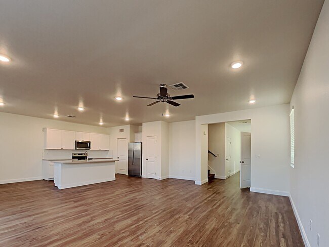 Building Photo - 6027 Schmidt Street