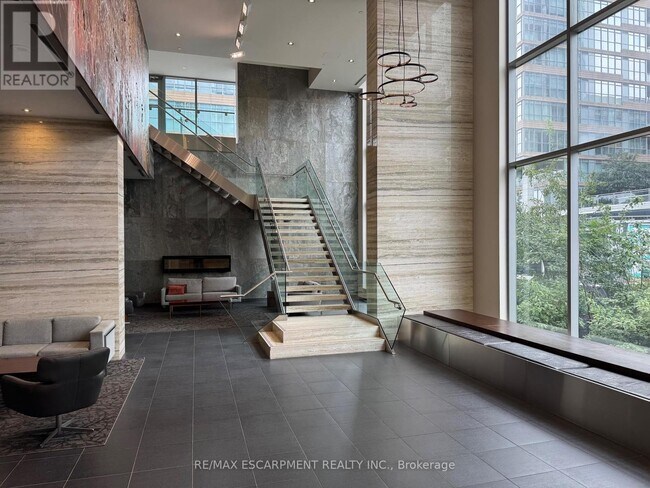 Photo du bâtiment - 15 Iceboat Terr