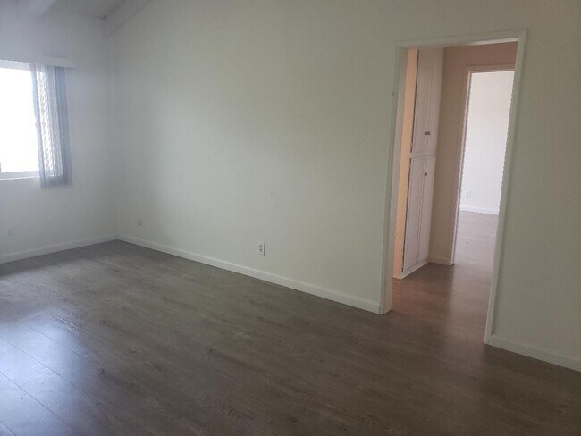 living room - 3102 S Durango Ave