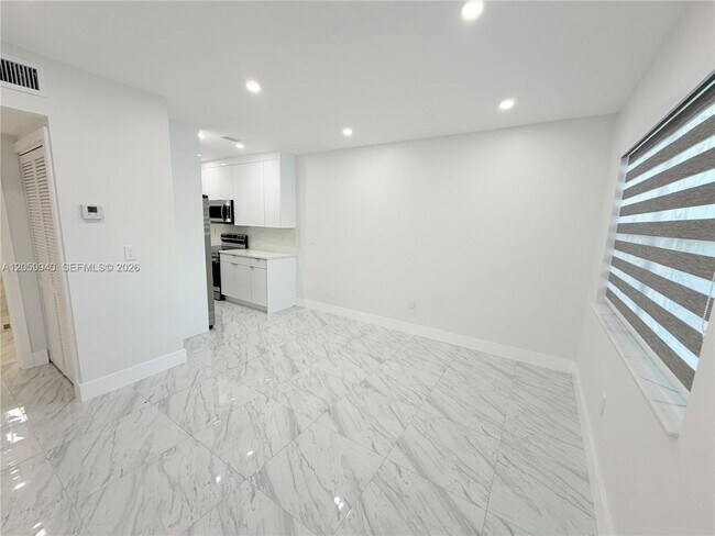 Foto del edificio - 3392 NW 50th St