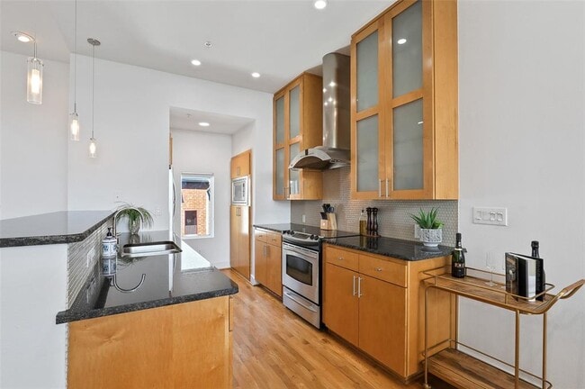 Building Photo - 2111 Clark St
