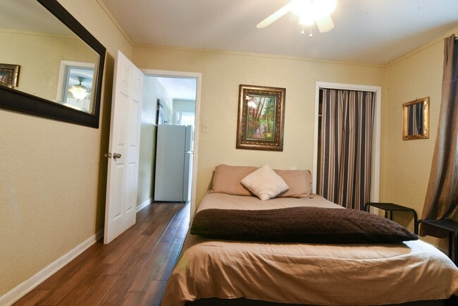 Building Photo - 427 Pelican Ave