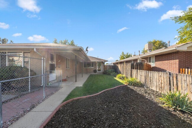 Building Photo - $0 DEPOSIT OPTION!!! MODERNIZED 2BED/1BATH...
