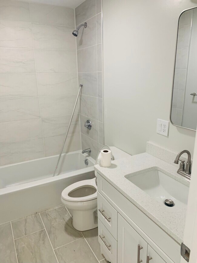 Building Photo - 135 Washington St