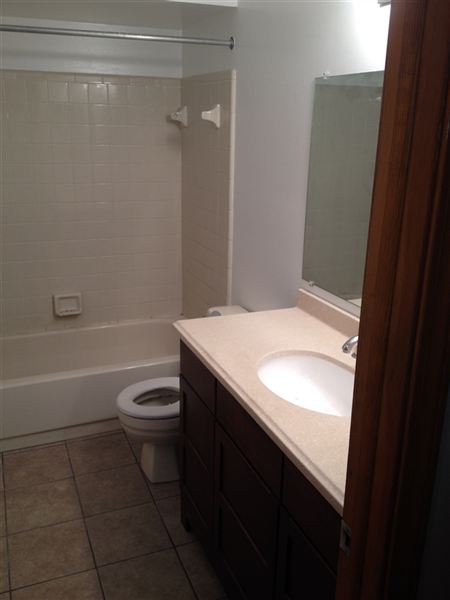 Building Photo - 30632 Oakridge Manor Dr