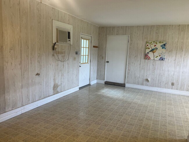 Foto del edificio - Studio Apartment in Wellborn, near downtown. All Utilities included.