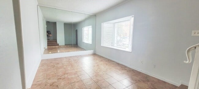 Building Photo - 7700 Creekbend Dr
