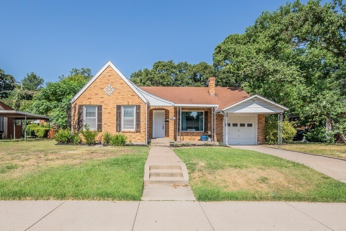 Foto principal - Updated doll house in Riverside